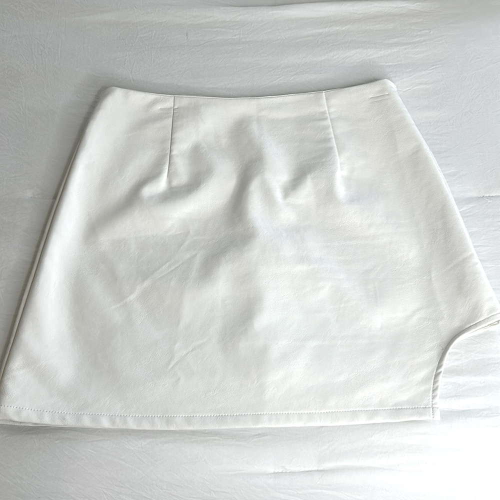 Cloud Ten Vegan Leather White Skirt with Side Cut Out, Sz Large